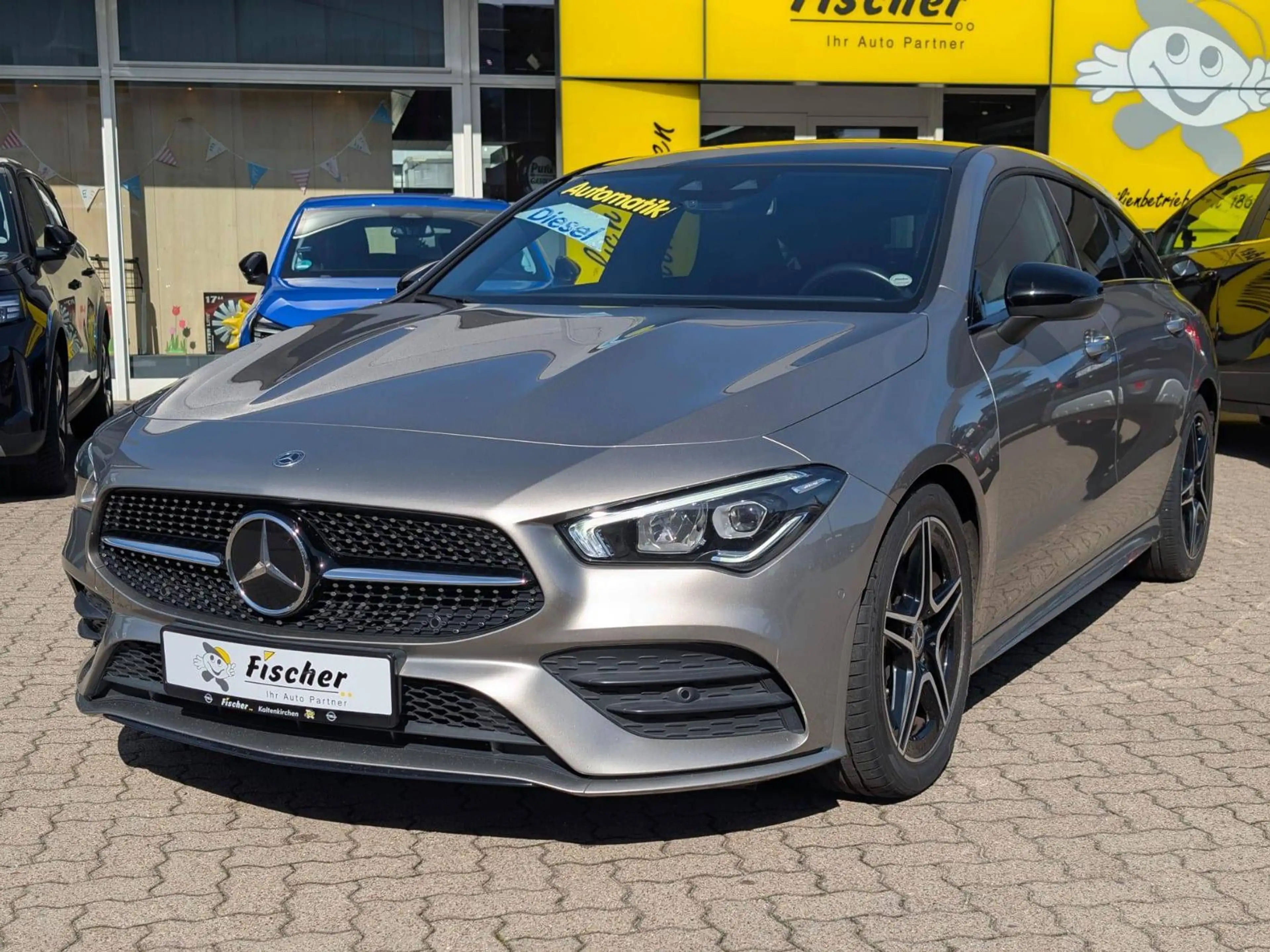 Mercedes-Benz CLA 220 CLA 220 d / 1. Hand / schwenkbare Anhängerkupplung / 8-Fach Bereift