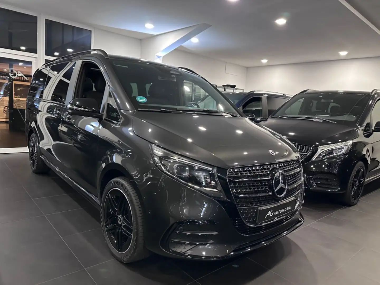 Mercedes-Benz V 300 d*AMG*4MATIC*AVANTGARDE*Lang*LEDER*PANORAMA Gris - 2