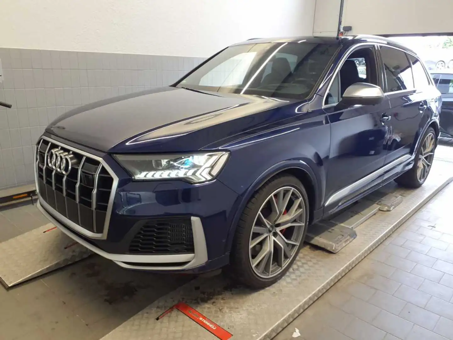Audi SQ7 HUD Nacht Pano Sitzlüft AHK B&O Standh B&O AHK HUD Albastru - 1