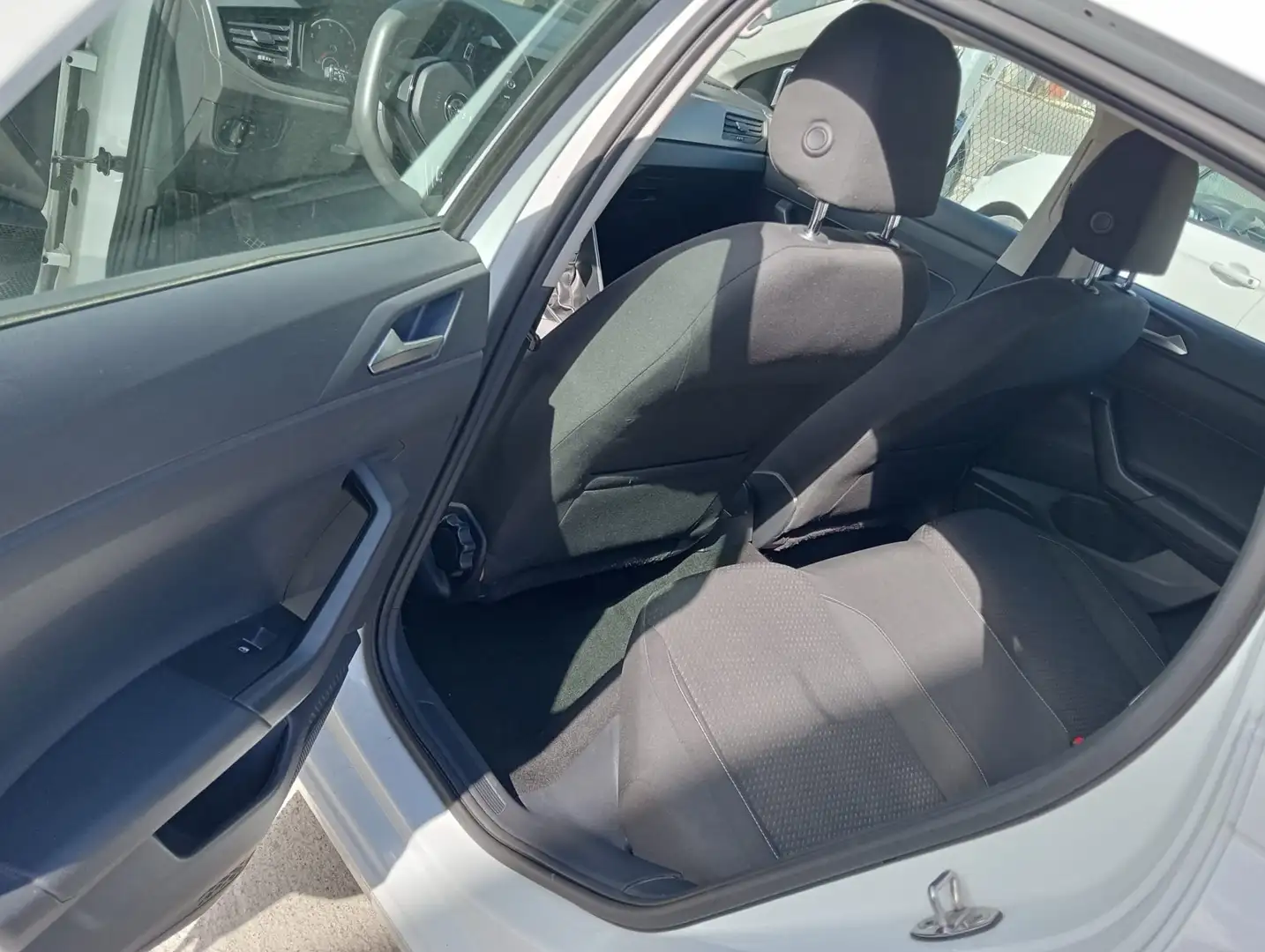 Volkswagen Polo Polo VI 2017 5p 1.0 mpi Comfortline 75cv Blanc - 2