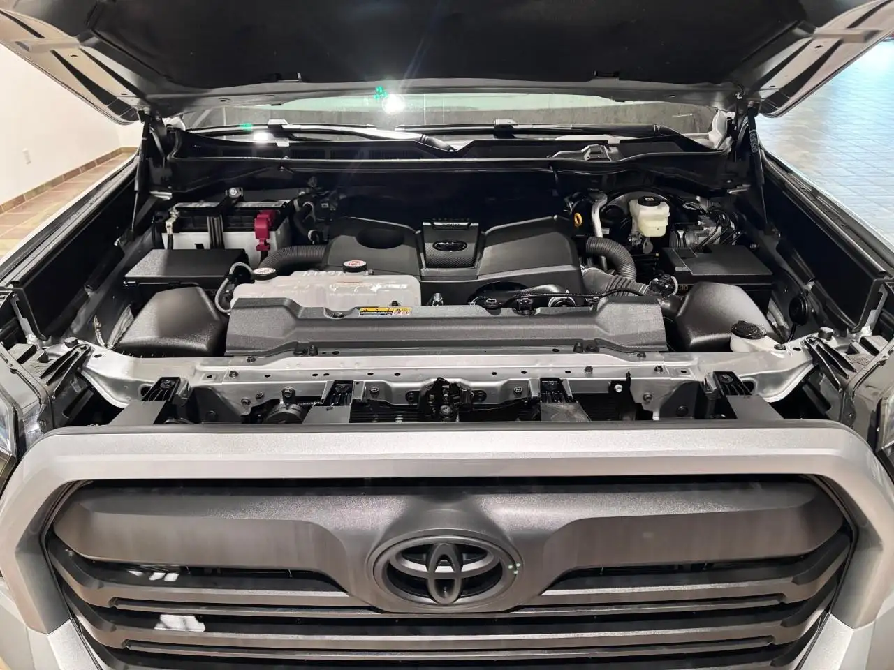 Toyota Tundra снимка Toyota Tundra