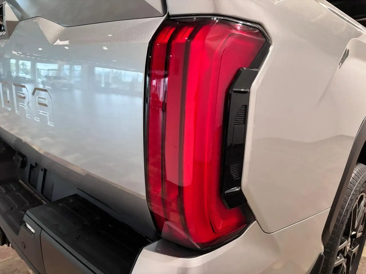 Toyota Tundra снимка Toyota Tundra