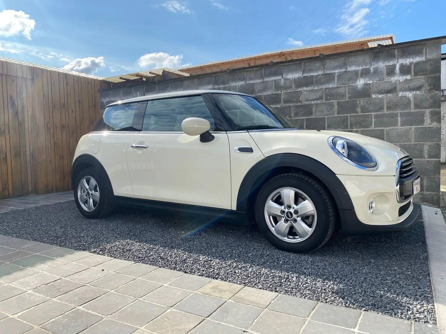 MINI One 1.5i Led Virtual Navigatie CarPlay Slechts 55000km Beige - 1