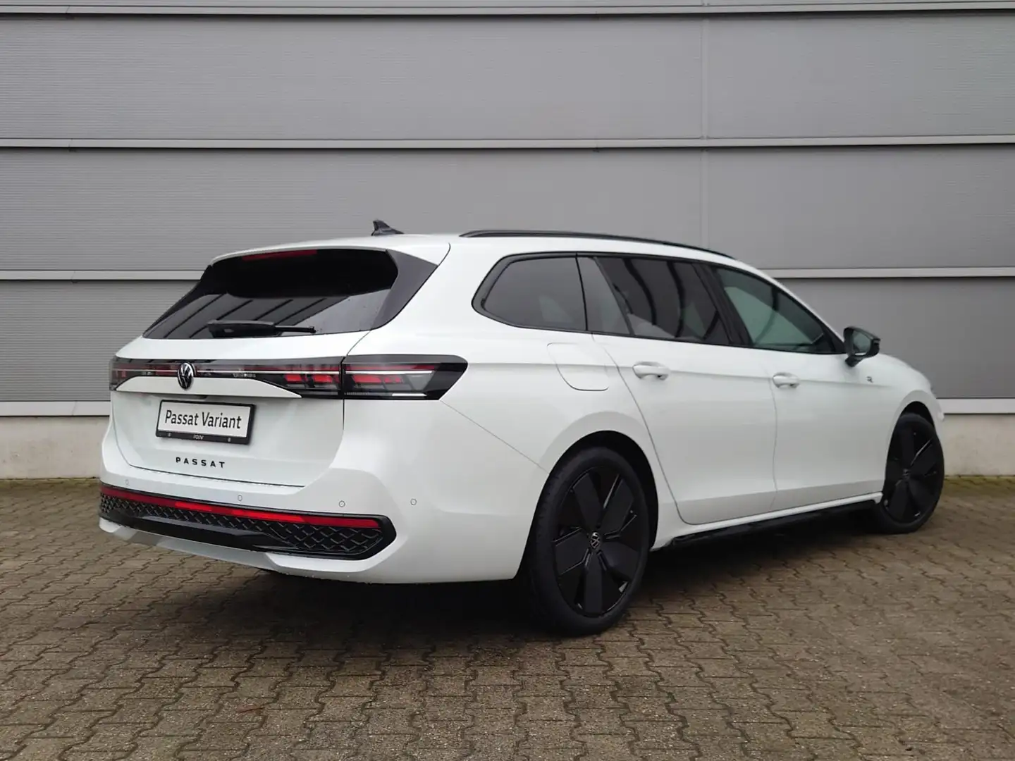 Volkswagen Passat Variant 1.5 eTSI 150pk DSG R-Line Business | Stoelverwarmi Blanc - 2
