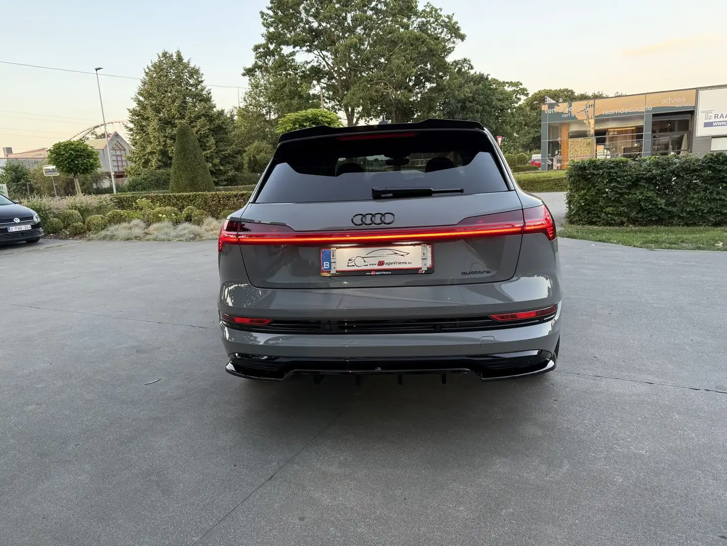 Audi Q8 e-tron 313PK KLEUR EXCLUSIVE NARDO GRIJS PARELEFFECT!!! Grey - 2