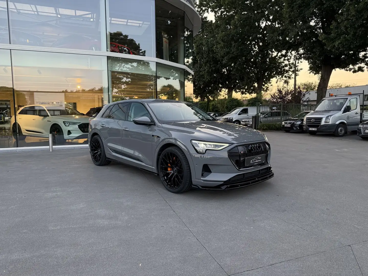Audi Q8 e-tron 313PK KLEUR EXCLUSIVE NARDO GRIJS PARELEFFECT!!! Grey - 1