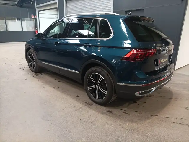 Volkswagen Tiguan view 4