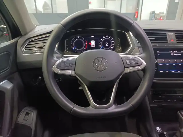 Volkswagen Tiguan view 10