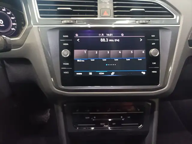 Volkswagen Tiguan view 12