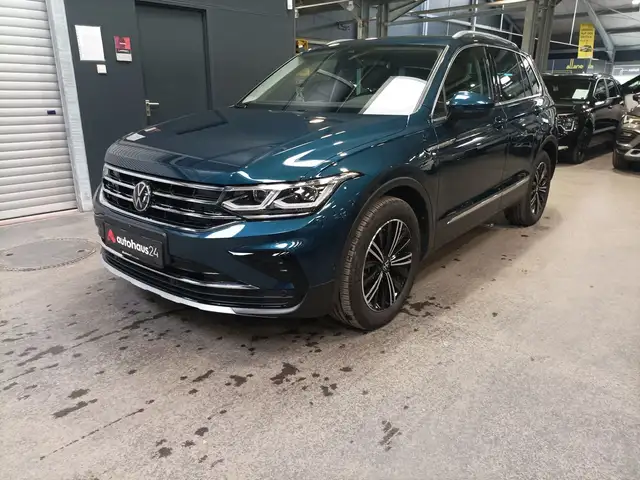 Volkswagen Tiguan view 3