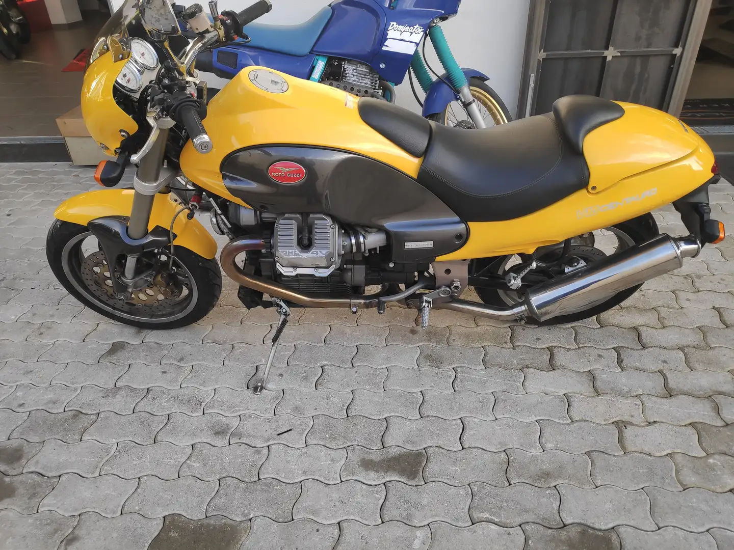 Moto Guzzi V 10 Yellow - 2