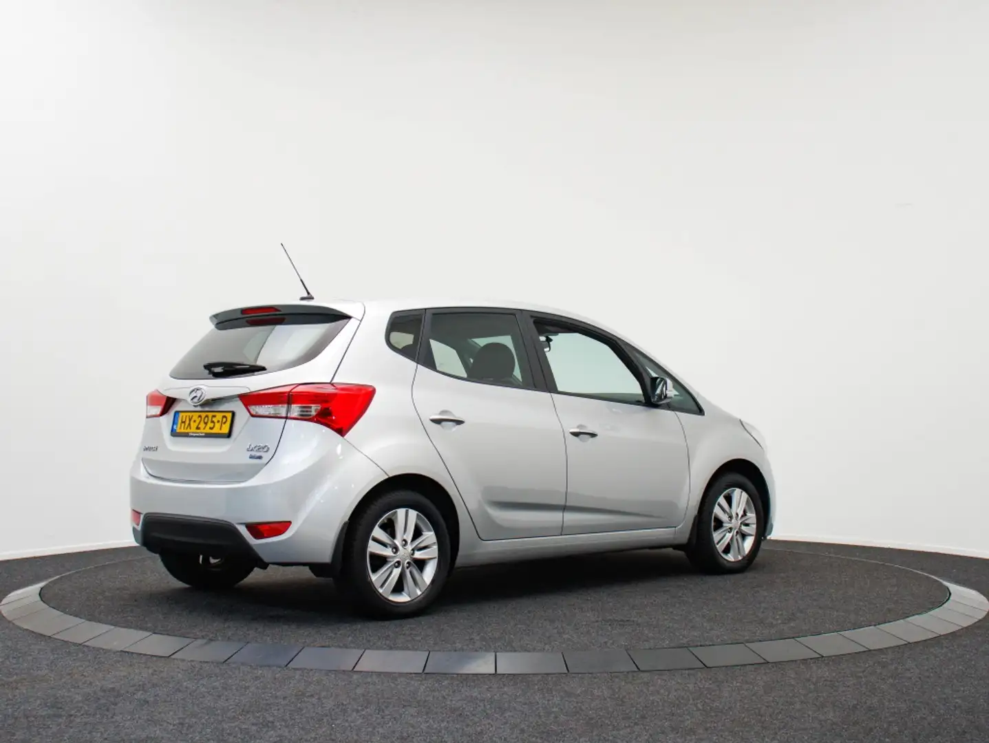 Hyundai iX20 1.4i Go! | All-seasonbanden | Navigatie | Camera Gris - 2