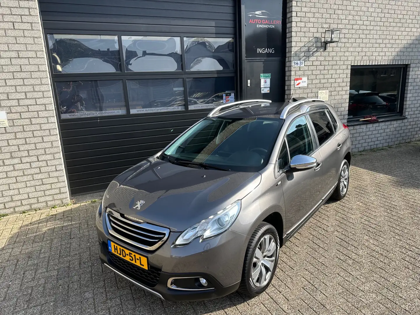 Peugeot 2008 1.2 PureTech Allure *NAVIGATIE*CRUISE-CONTROL*PDC* Gris - 1