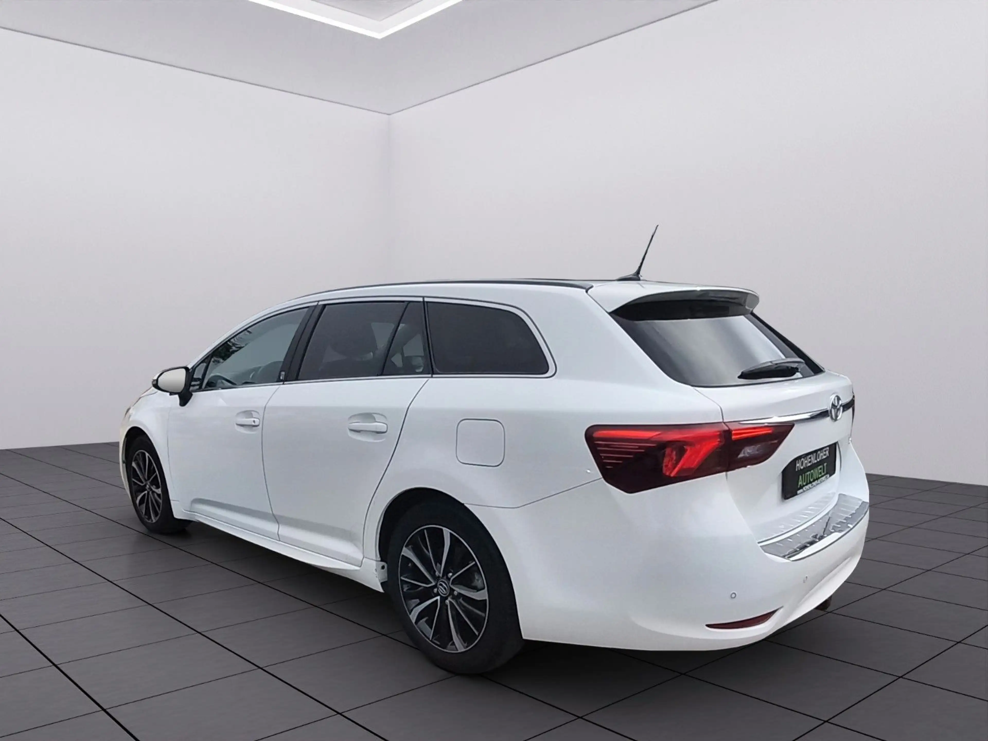 Toyota Avensis Touring Sports Team D *RFK *SHZ *NAVI — photo 4