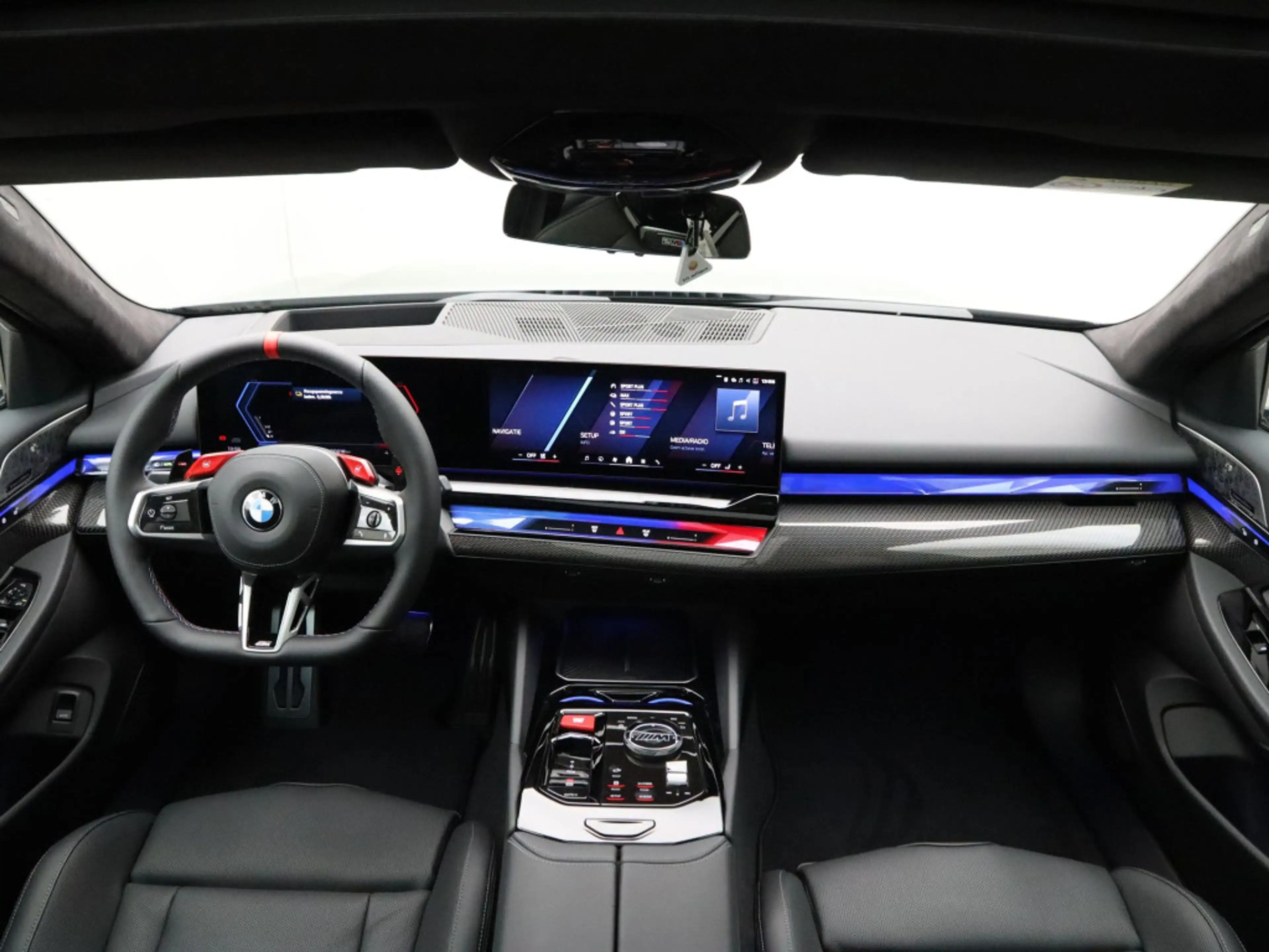 BMW M5 Touring — photo 13