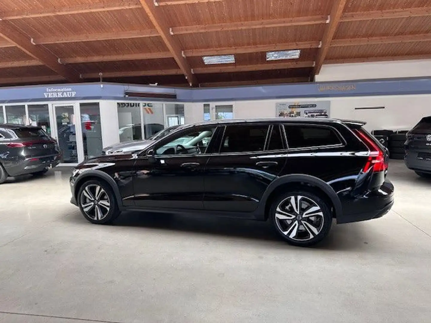 Volvo V60 Cross Country FAP+Sound-FULL-LED Mild-Hybrid Czarny - 2