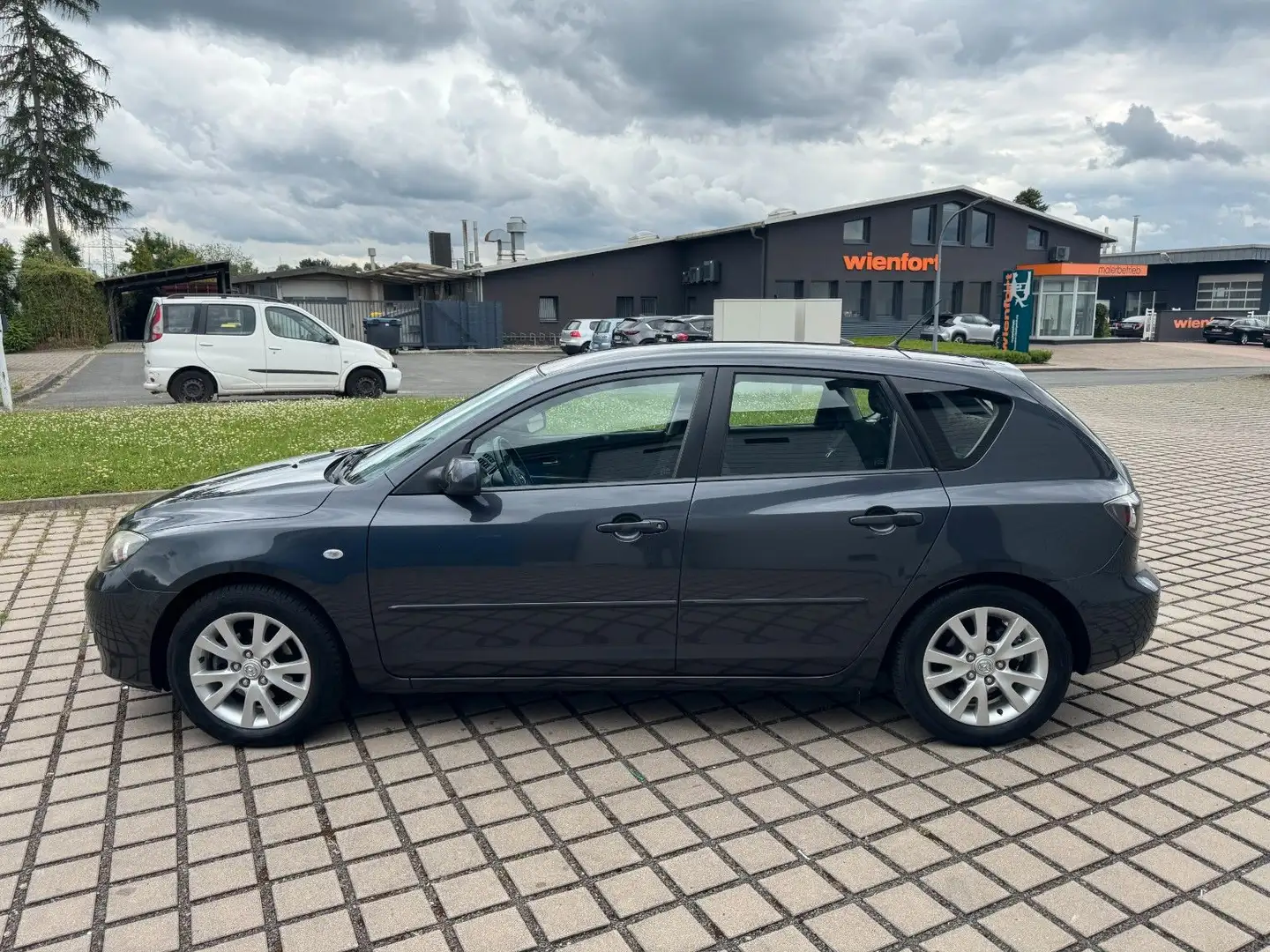 Mazda 3 Lim. 1.6 Sport *1 HAND* Grau - 2