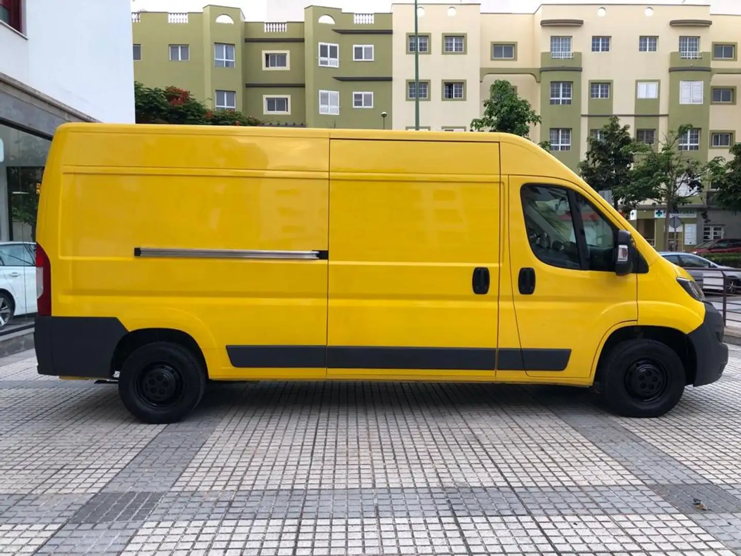 Peugeot Boxer Furgón 2.0BlueHDI 335 L3H2 130 Amarillo - 2