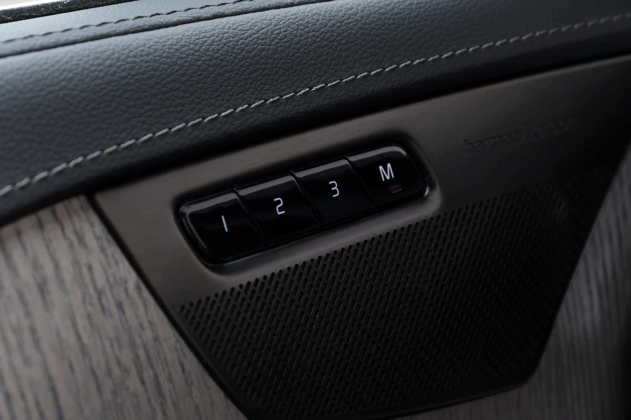 2024 Volvo XC90 B6 AWD Ultimate Bright Theme 7-Seater thumb 20