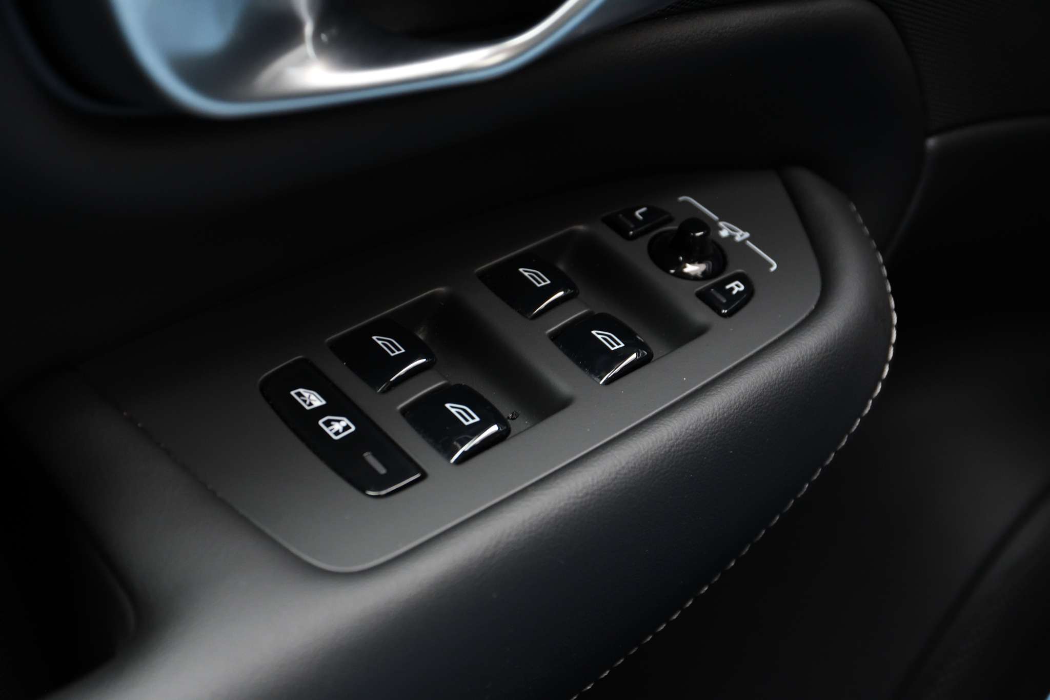 2024 Volvo XC90 B6 AWD Ultimate Bright Theme 7-Seater thumb 19