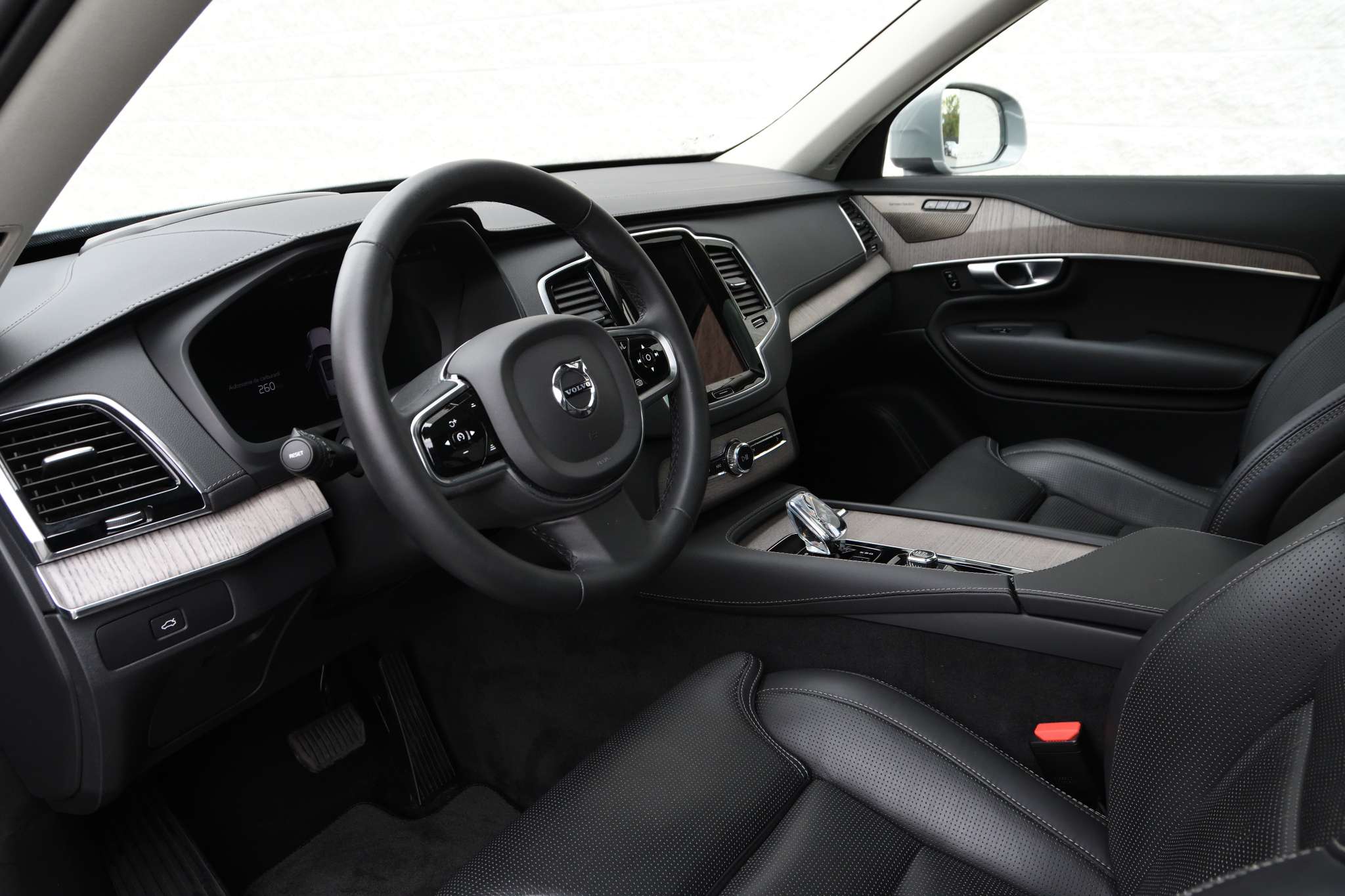 2024 Volvo XC90 B6 AWD Ultimate Bright Theme 7-Seater thumb 25