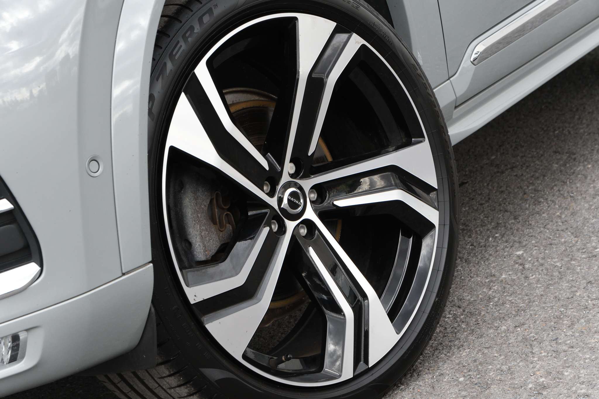 2024 Volvo XC90 B6 AWD Ultimate Bright Theme 7-Seater alt 3