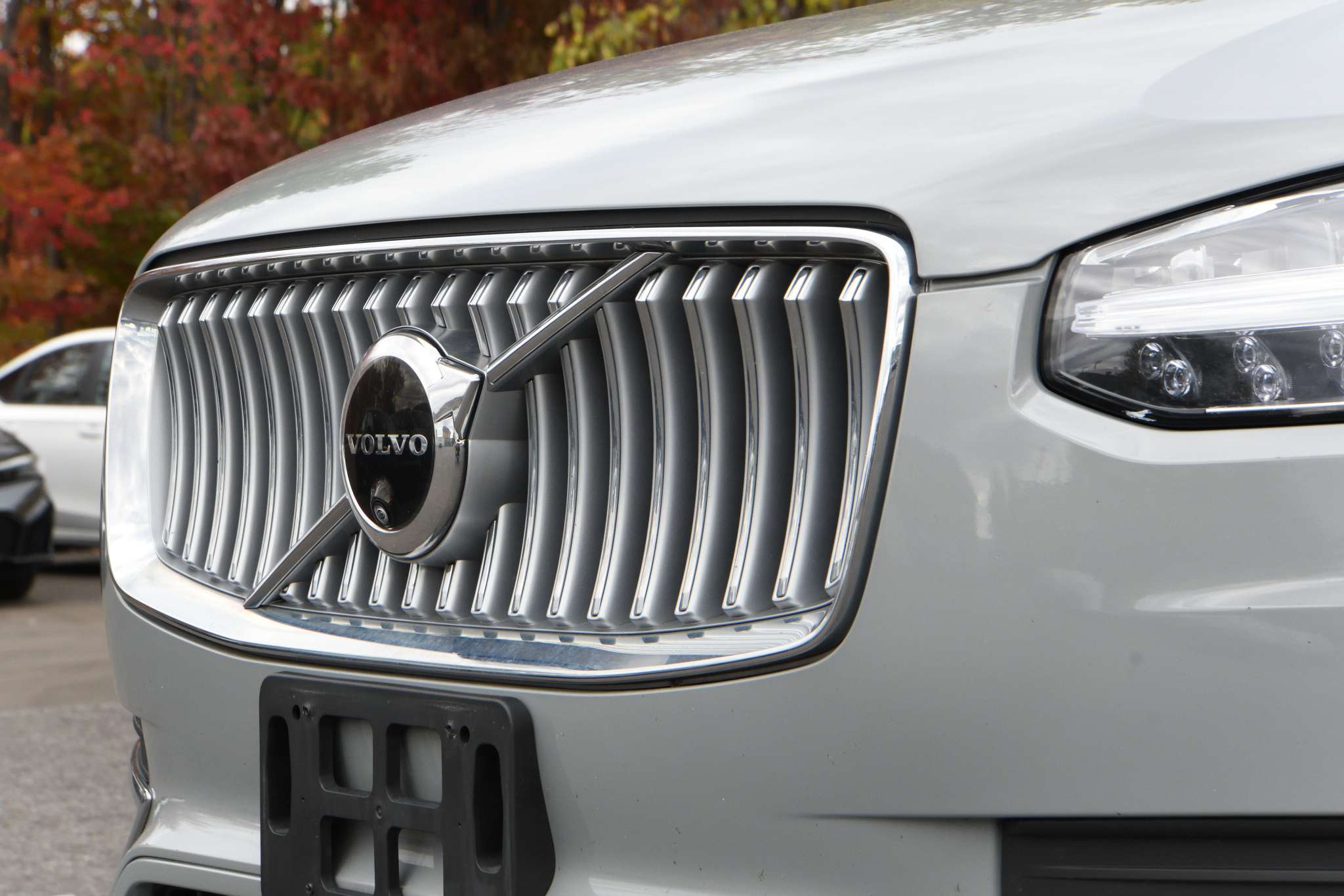 2024 Volvo XC90 B6 AWD Ultimate Bright Theme 7-Seater alt 4