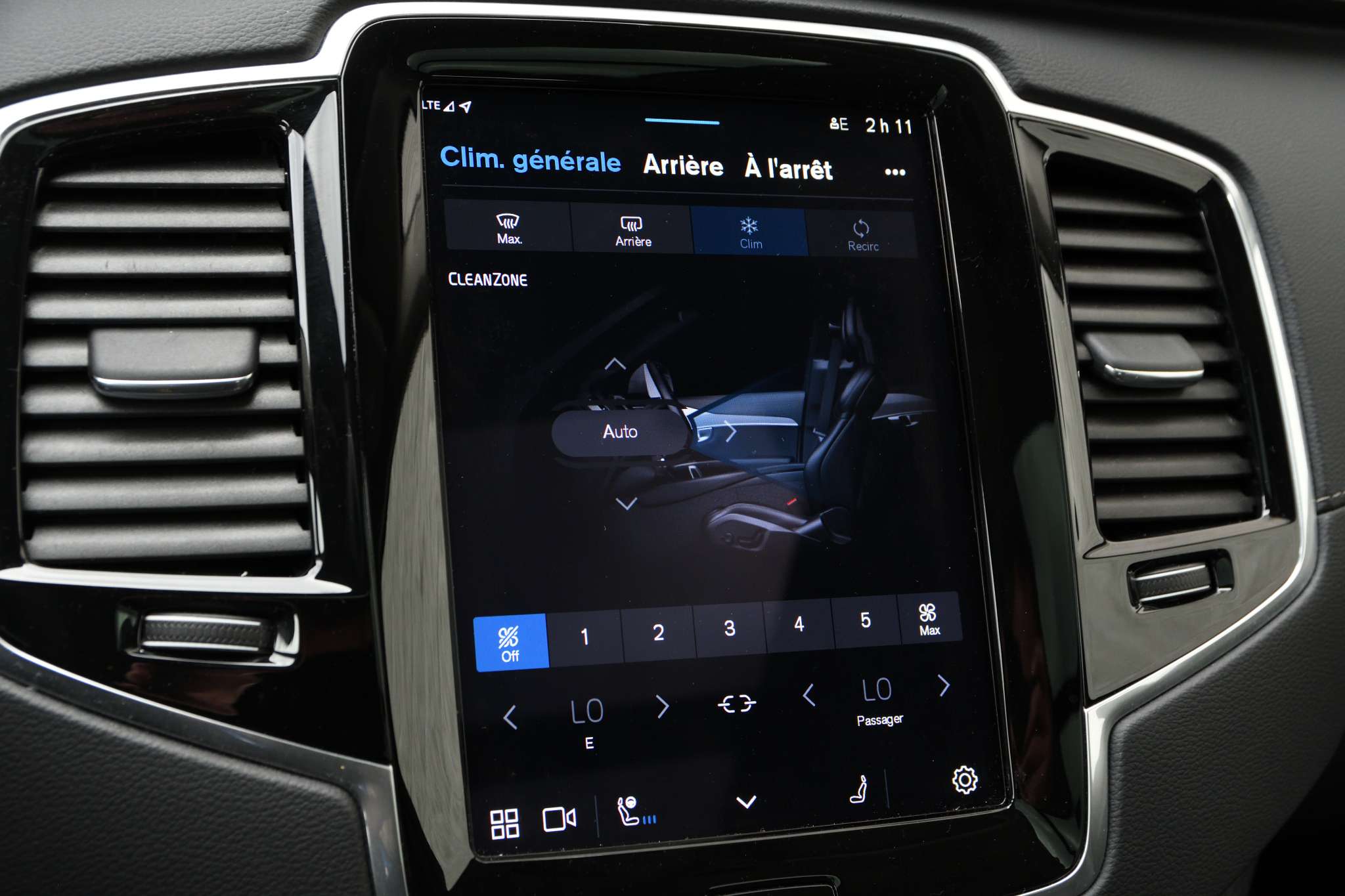 2024 Volvo XC90 B6 AWD Ultimate Bright Theme 7-Seater thumb 15