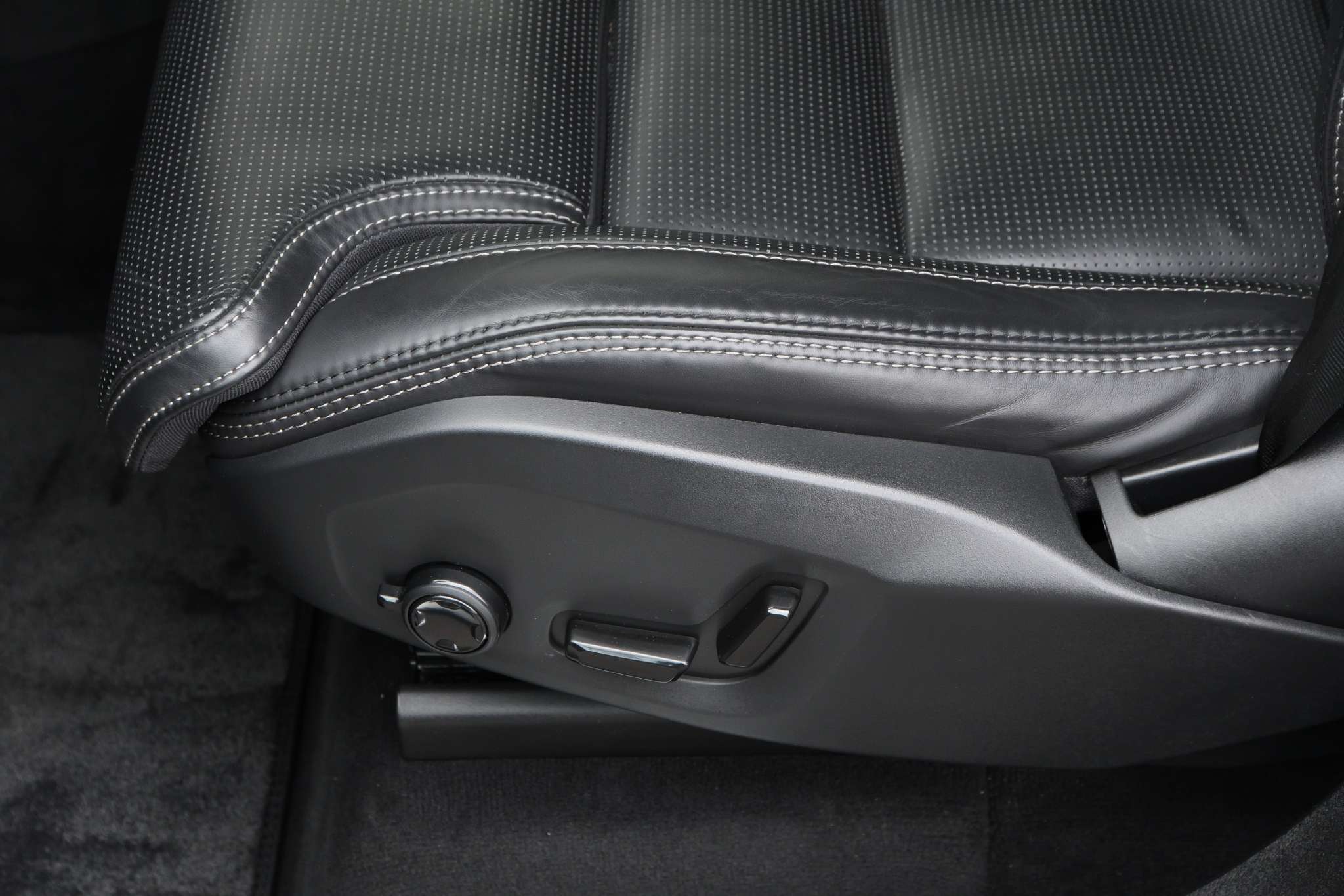 2024 Volvo XC90 B6 AWD Ultimate Bright Theme 7-Seater thumb 27
