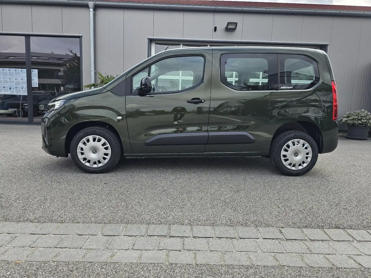 Opel Combo 1.5 Diesel Automatik Edition 5-Sitzer PKW Verde - 2