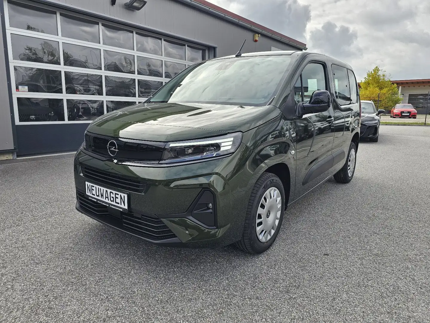 Opel Combo 1.5 Diesel Automatik Edition 5-Sitzer PKW Verde - 1