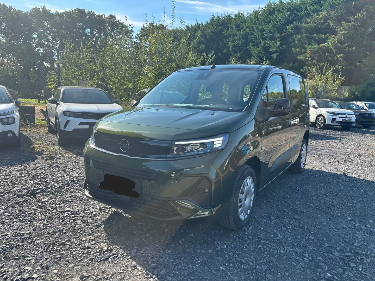 Opel Combo 1.5 Diesel Automatik Edition 5-Sitzer PKW Grün - 1