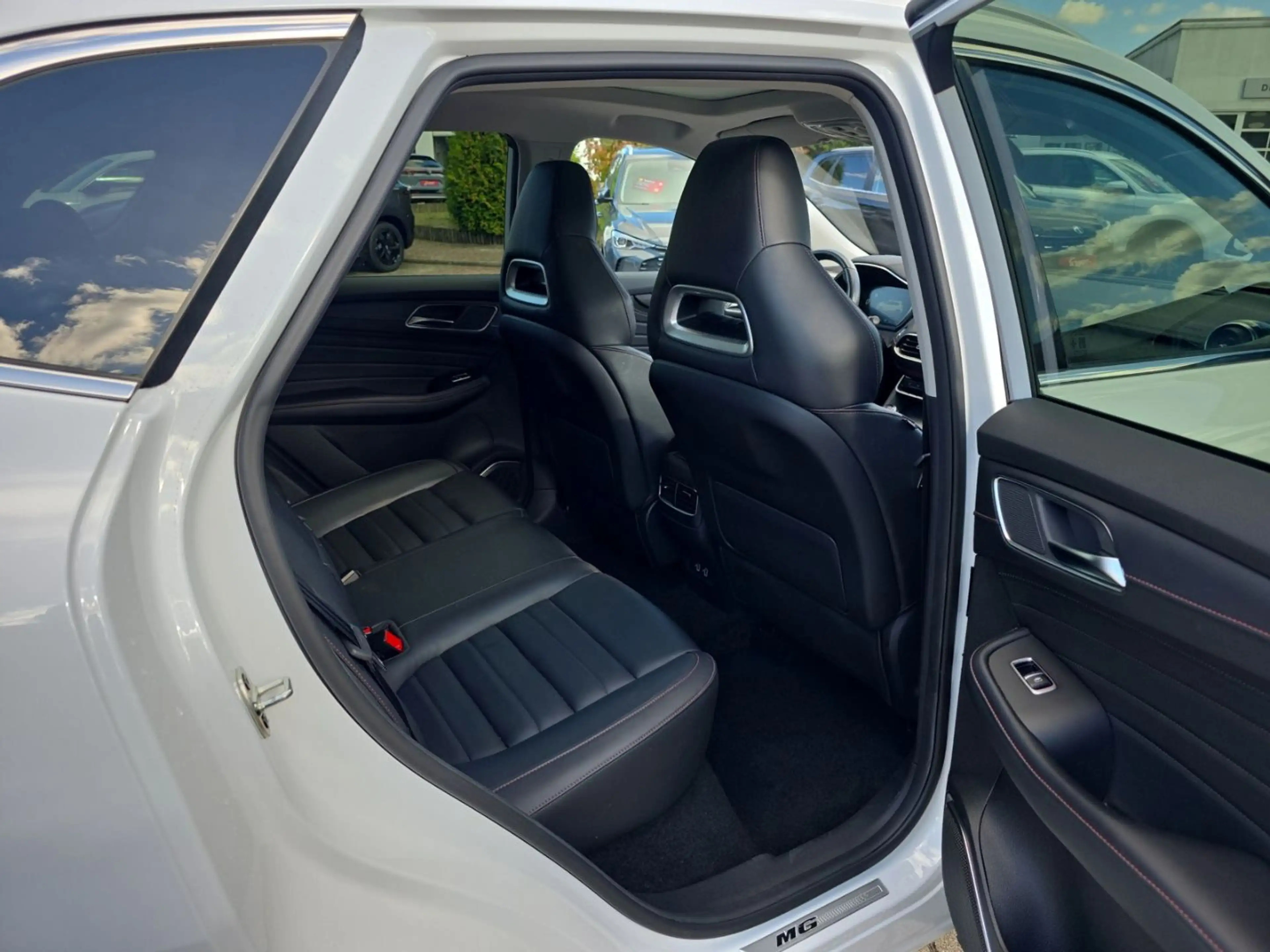 MG HS Luxury 1.5  Automatik AHK 8fach bereift EU6d — photo 10