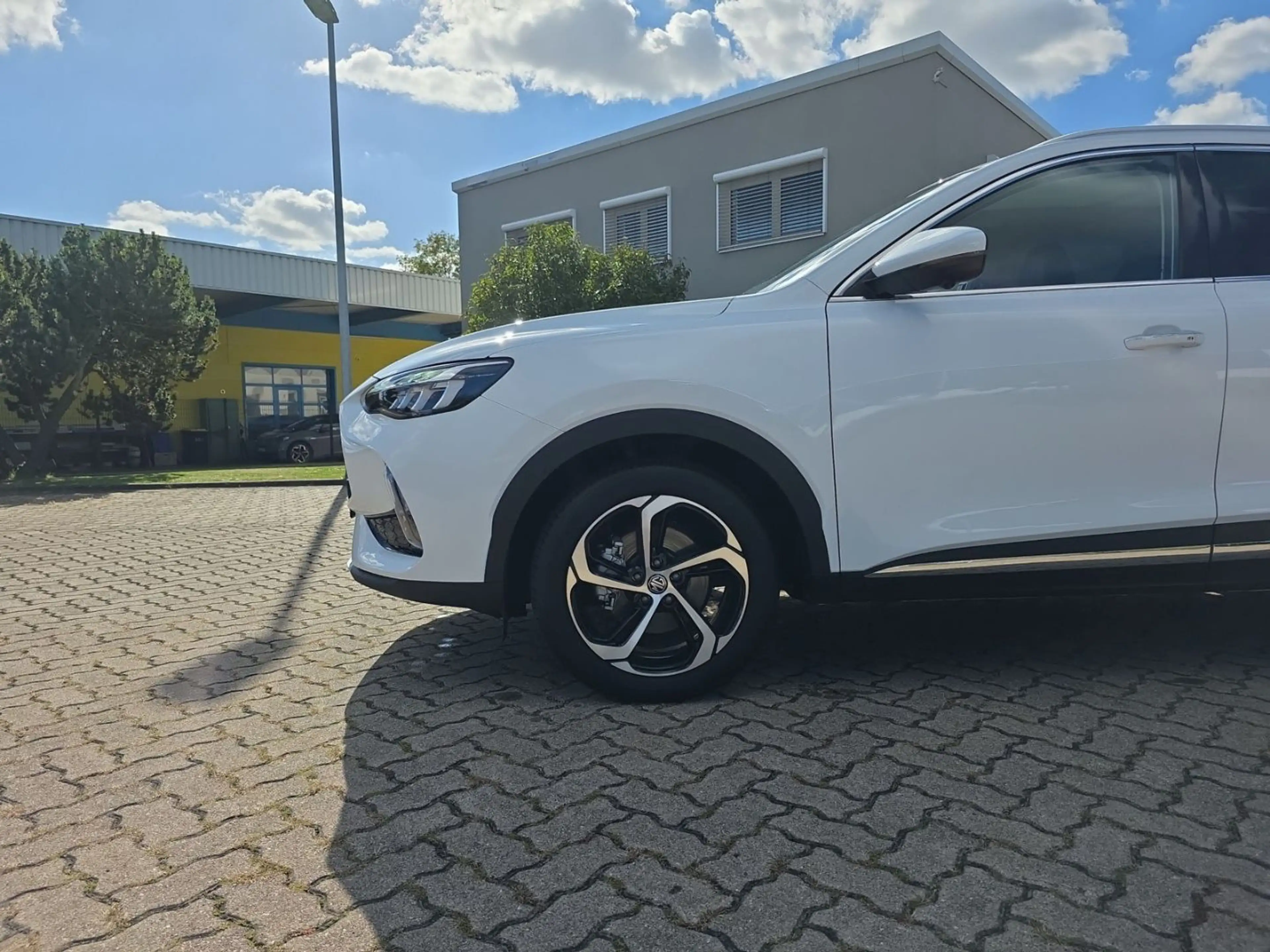 MG HS Luxury 1.5  Automatik AHK 8fach bereift EU6d — photo 6
