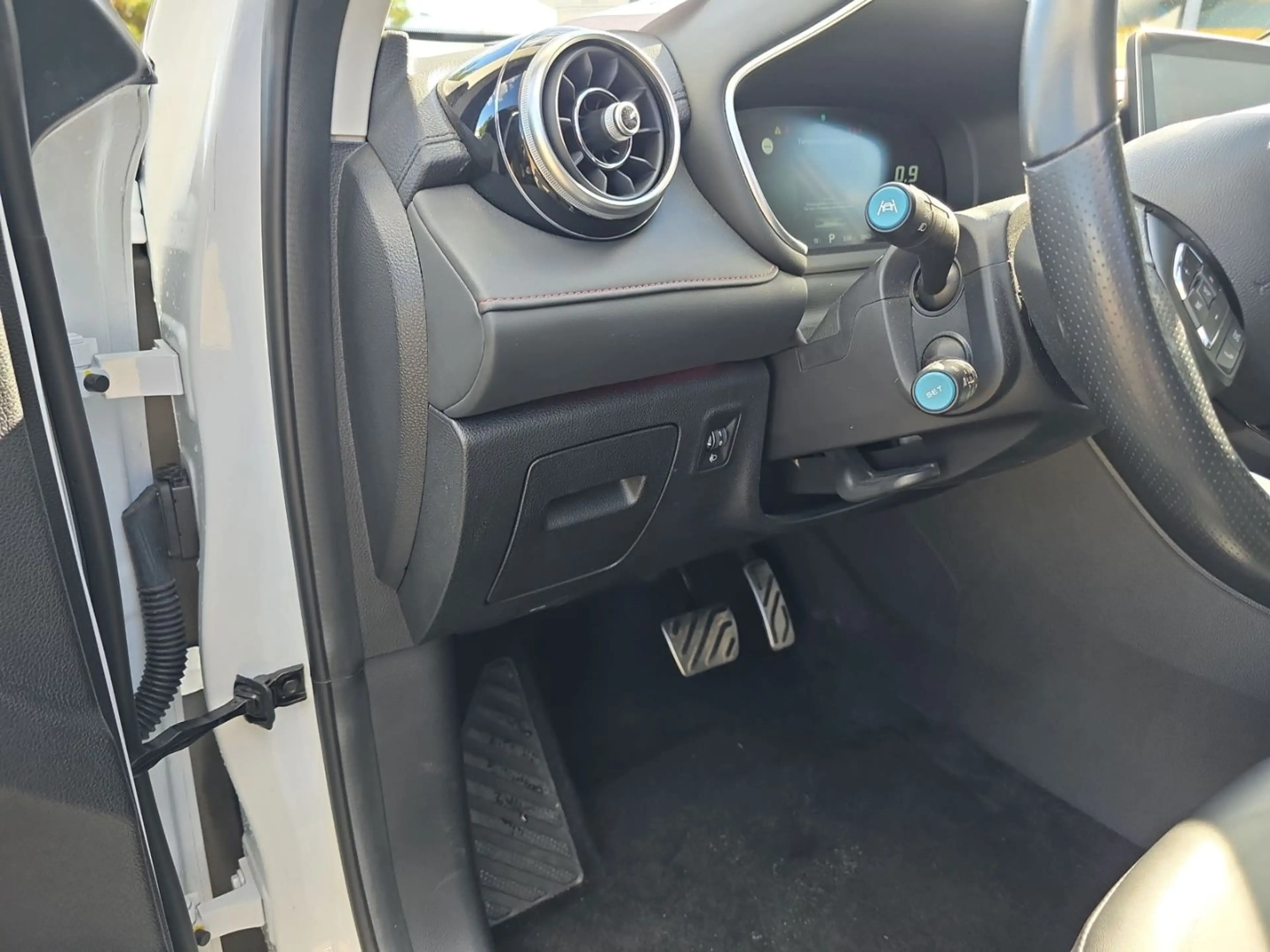 MG HS Luxury 1.5  Automatik AHK 8fach bereift EU6d — photo 12
