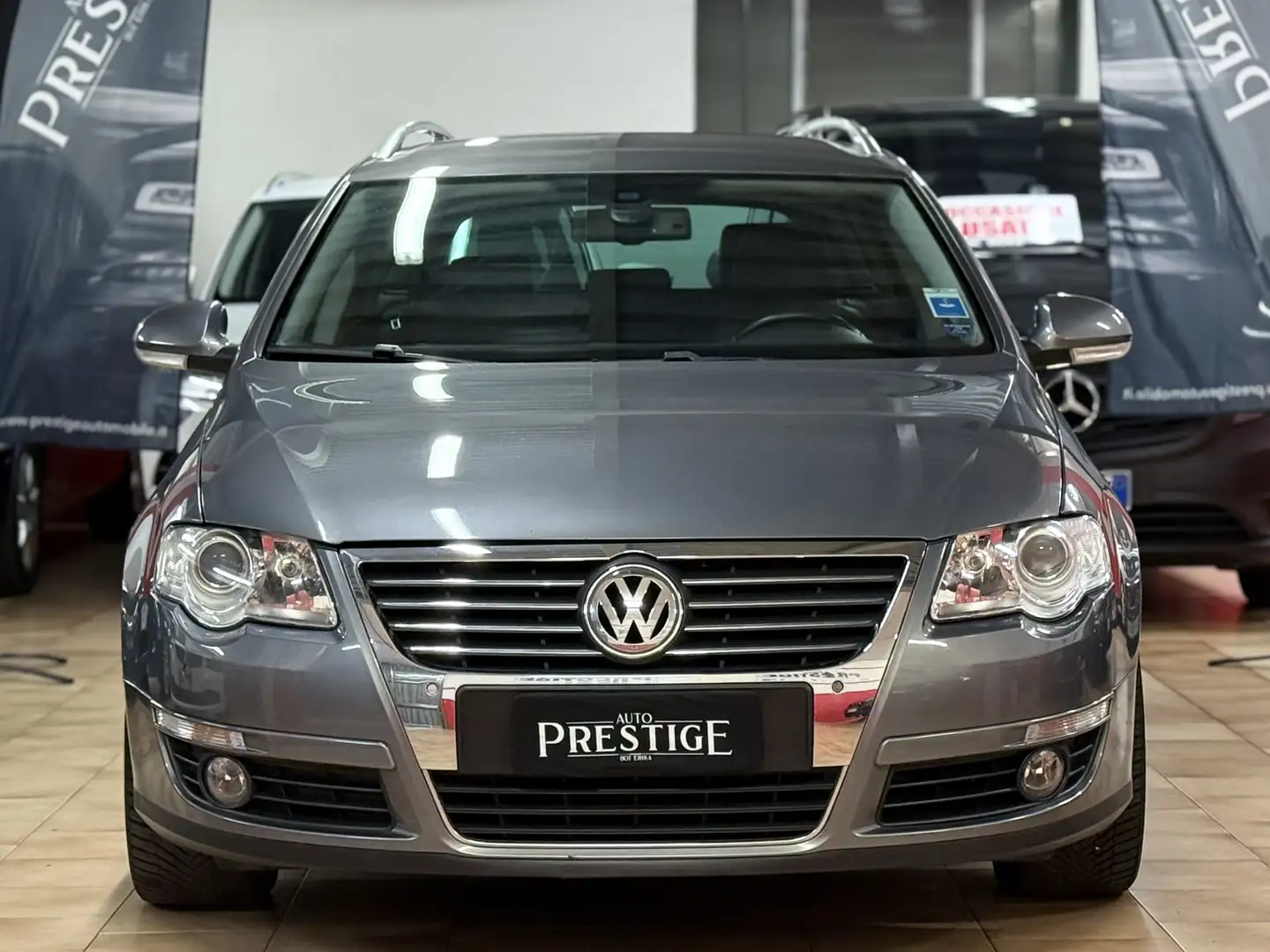 Volkswagen Passat Variant 2.0 tdi Highline auto Grijs - 2