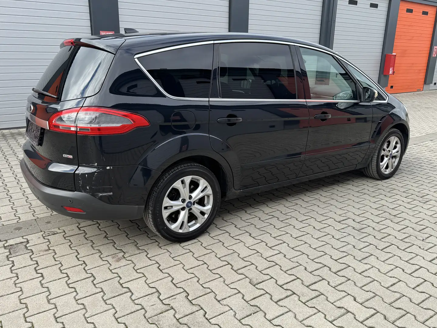 Ford S-Max Titanium (02.2011 Schwarz - 2
