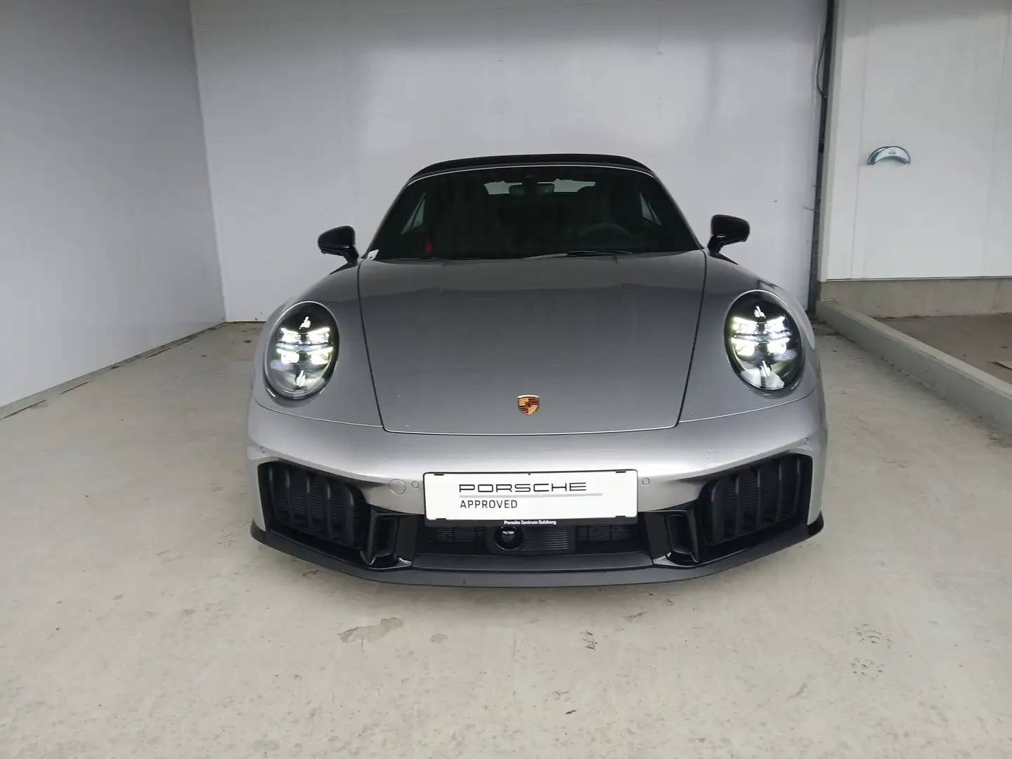 Porsche 911 Carrera 4 GTS Cabriolet Grau - 2