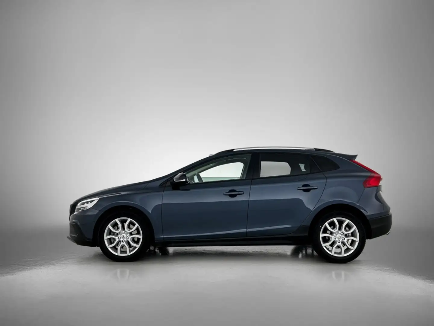 Volvo V40 Cross Country 1.5 T3 Polar+ Luxury | Trekhaak | Panoramadak | Ha Blauw - 2