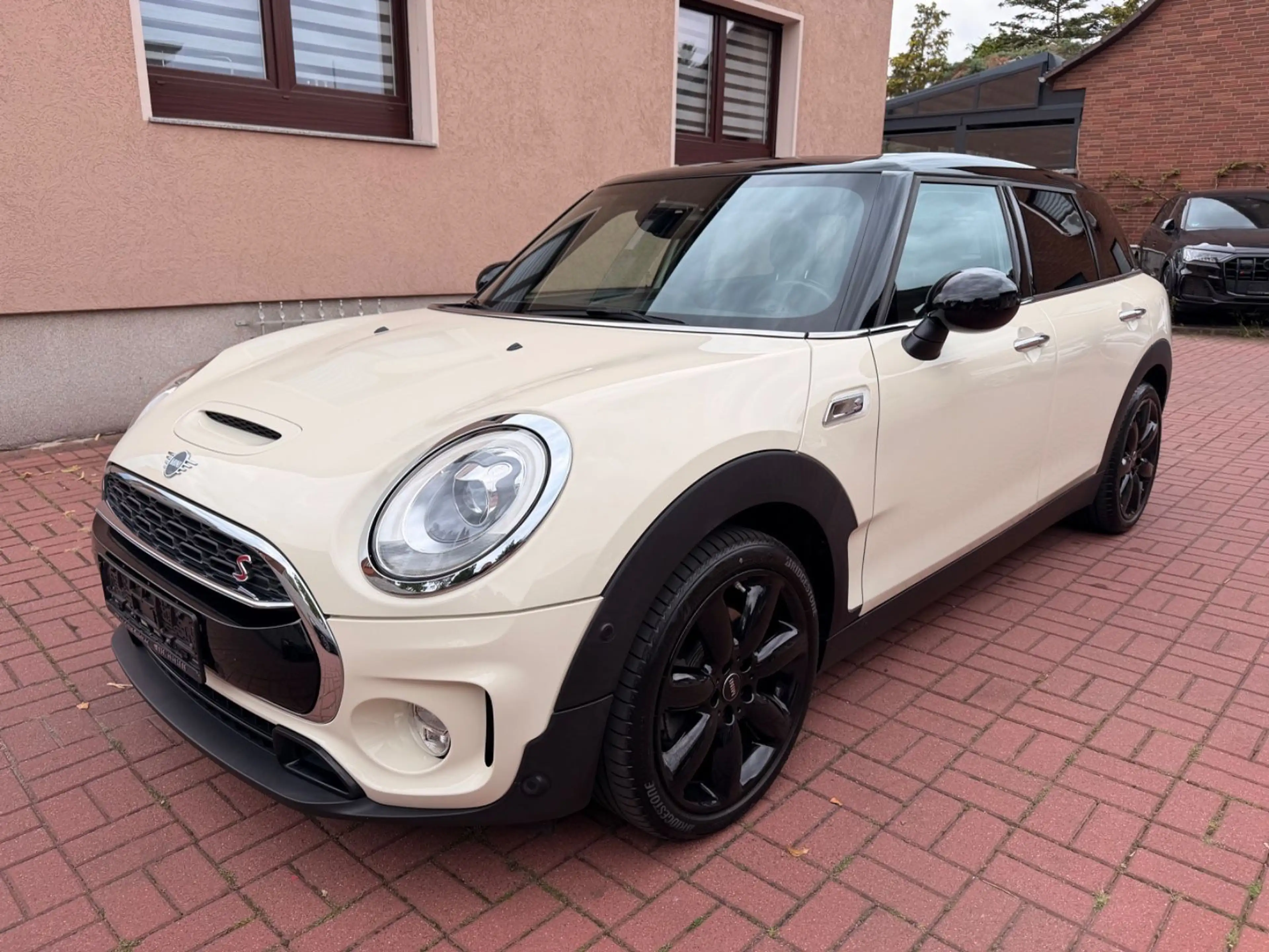 MINI Cooper S Clubman ERST 56TKM+AUT+PANO+LEDER+NAVI+