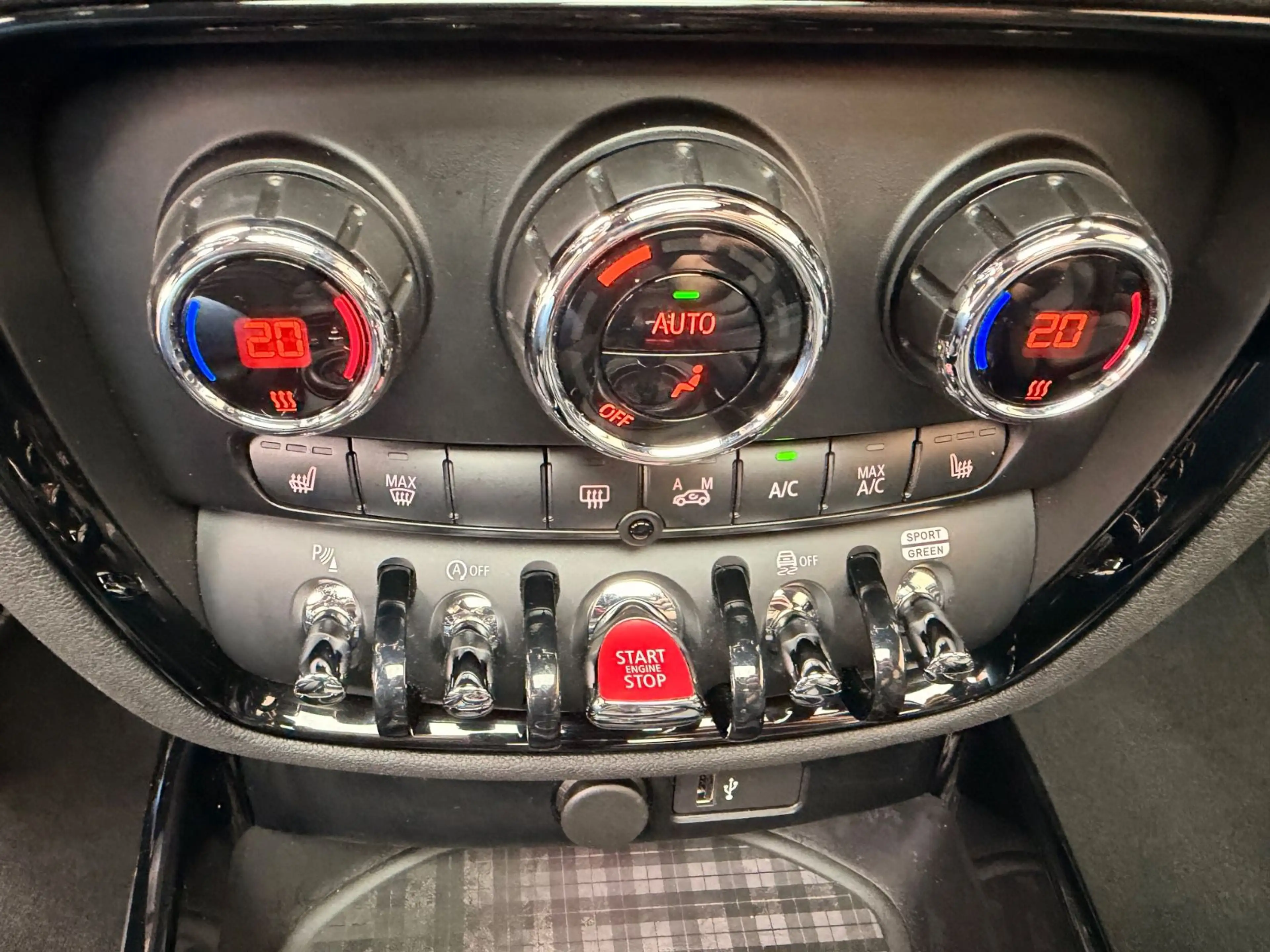 MINI Cooper S Clubman ERST 56TKM+AUT+PANO+LEDER+NAVI+ — photo 12