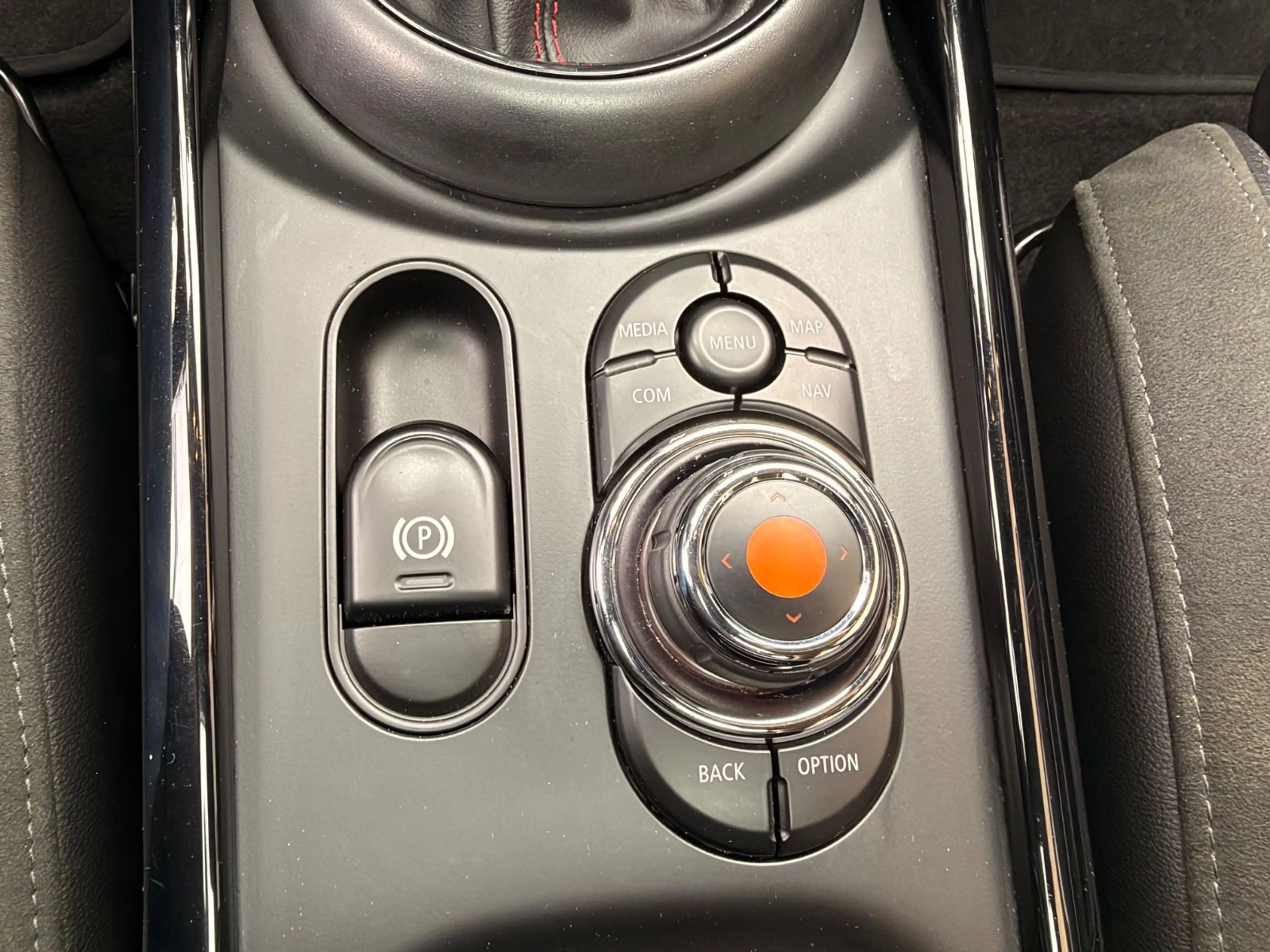 MINI Cooper S Clubman ERST 56TKM+AUT+PANO+LEDER+NAVI+ — photo 13