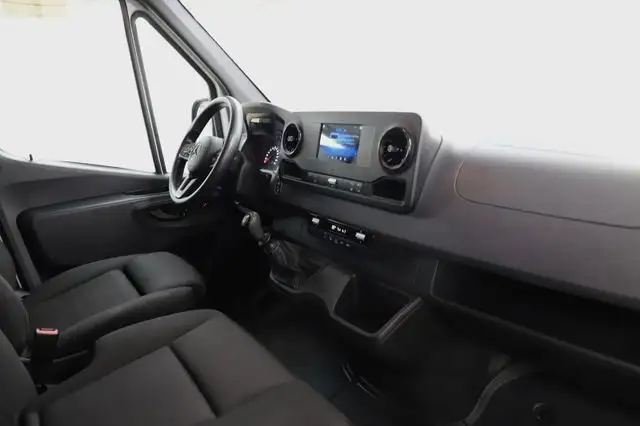 Mercedes-Benz Sprinter view 14