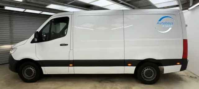 Mercedes-Benz Sprinter view 2