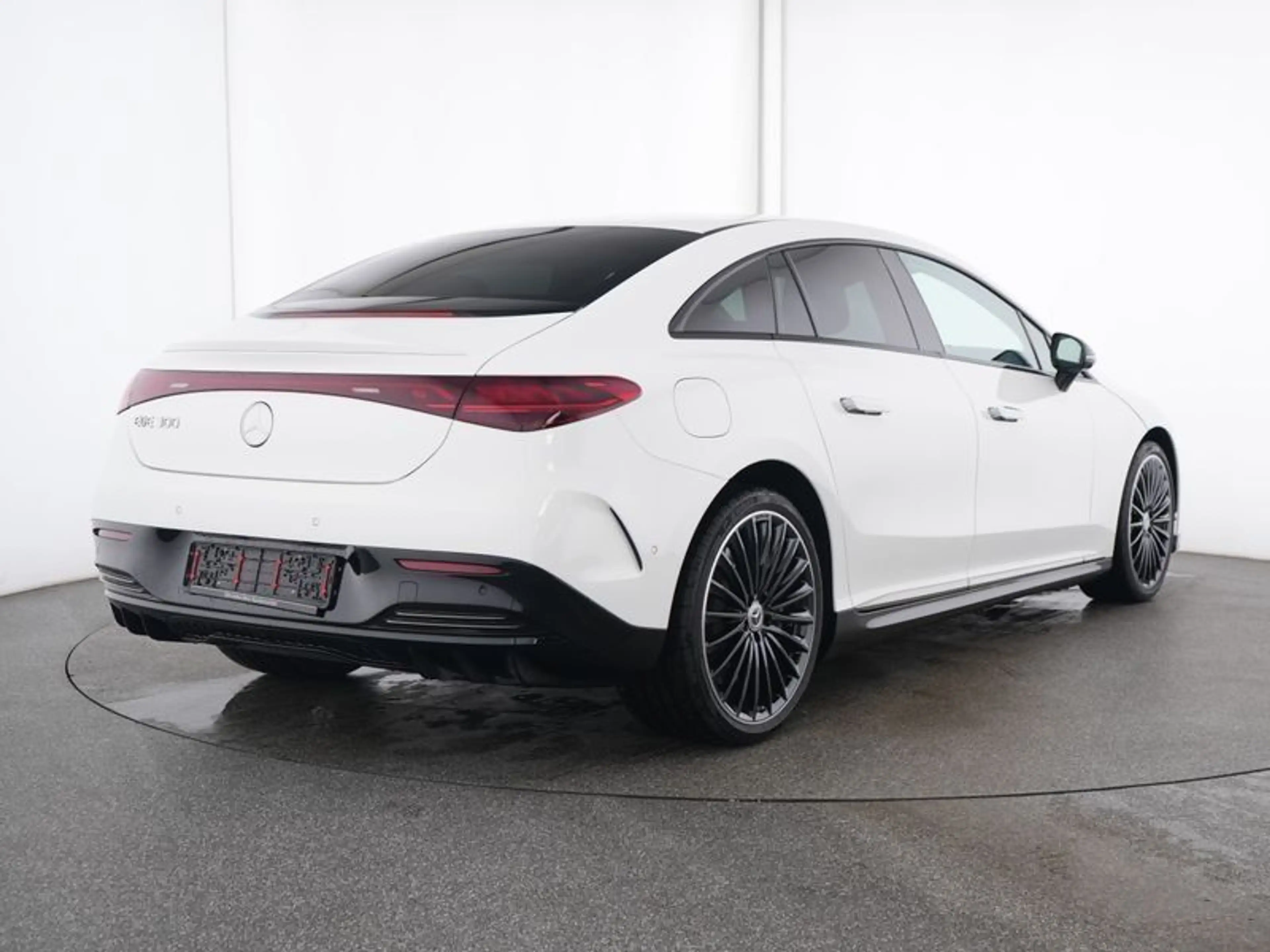 Mercedes-Benz EQE 300 AMG+NIGHT+DIST+AHK+360°+KEY+HEAD-UP+AMBI — photo 2
