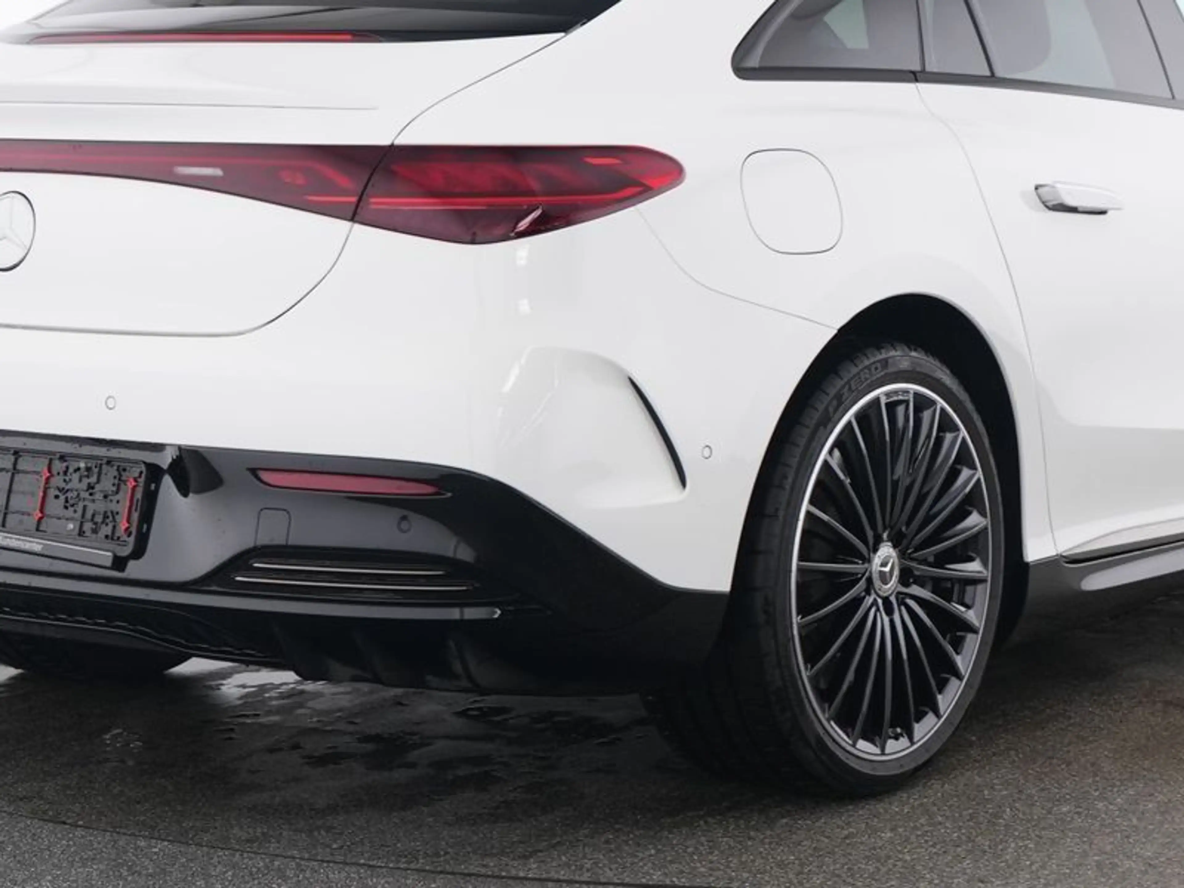 Mercedes-Benz EQE 300 AMG+NIGHT+DIST+AHK+360°+KEY+HEAD-UP+AMBI — photo 4