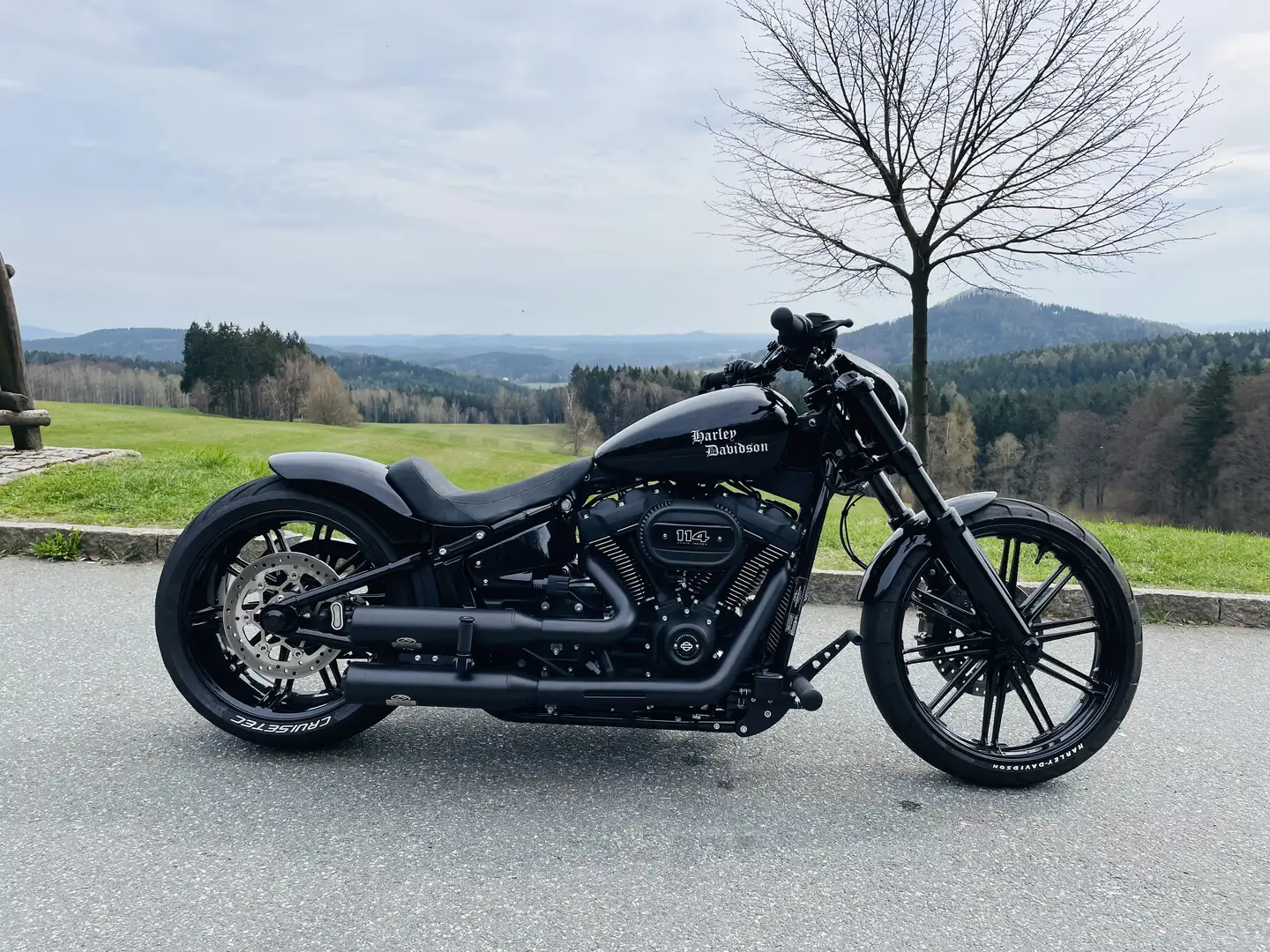 Harley-Davidson Breakout Completely Black Černá - 1