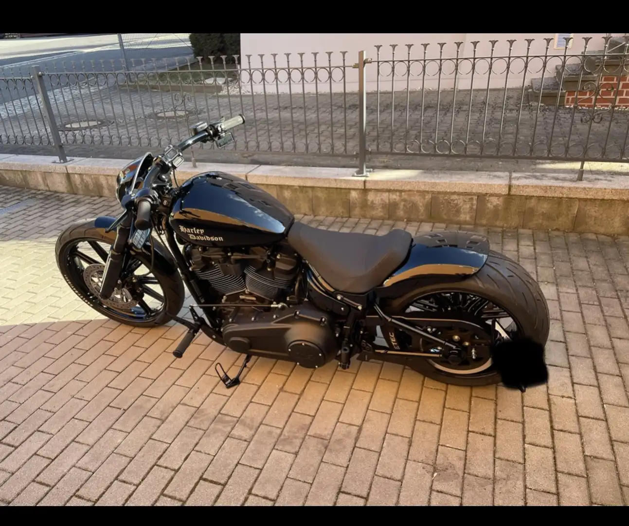Harley-Davidson Breakout Completely Black Černá - 2