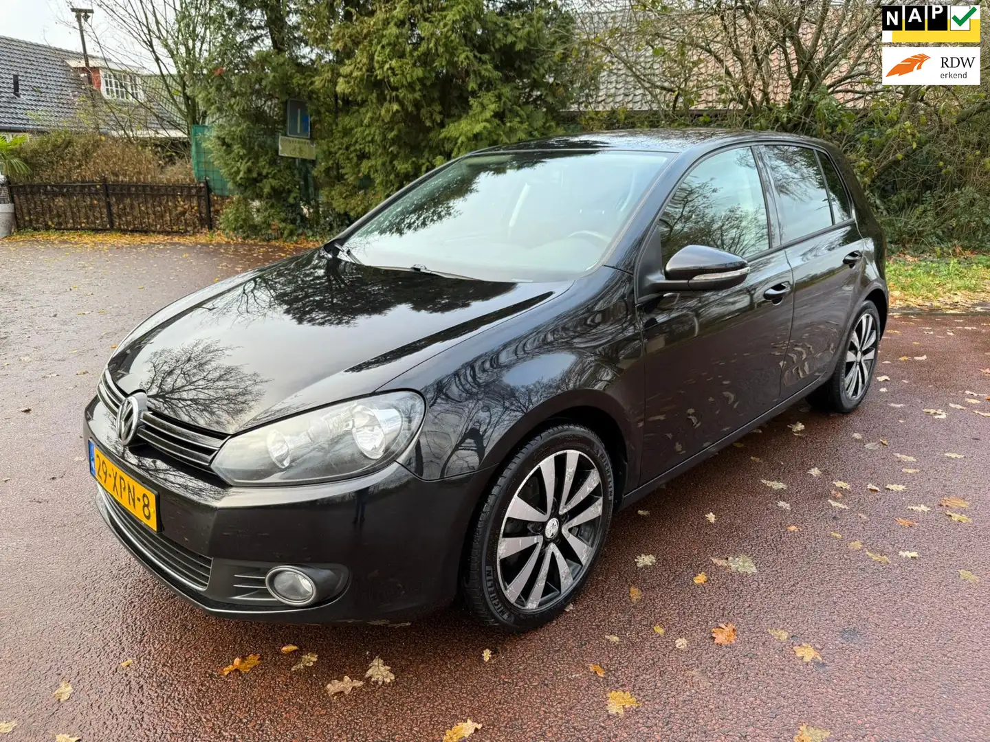 Volkswagen Golf 2.0 TDI Highline BlueMotion / Navi / Airco / Bt / Zwart - 1