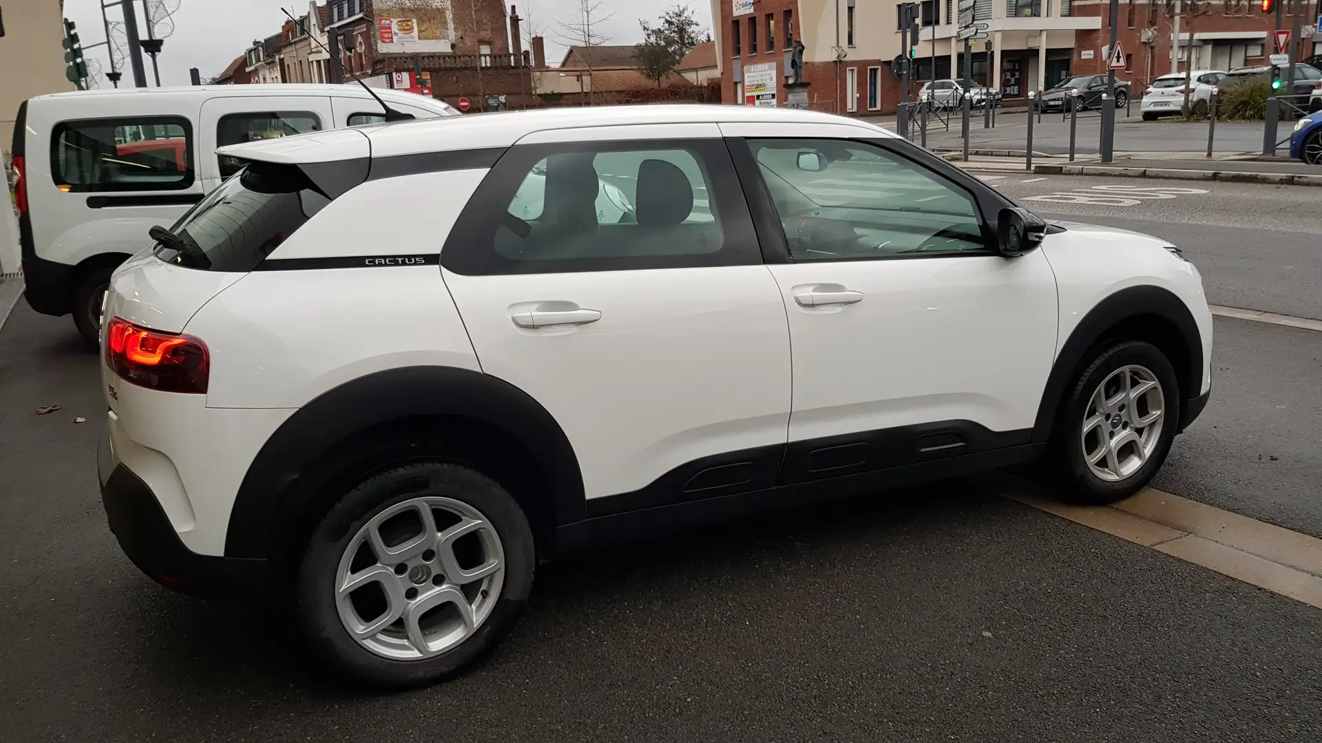 Citroen C4 Cactus PureTech 110 Shine GPS RADAR DE RECUL Blanc - 2